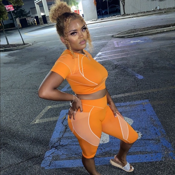 2 piece orange set size 6/medium - Picture 2 of 3
